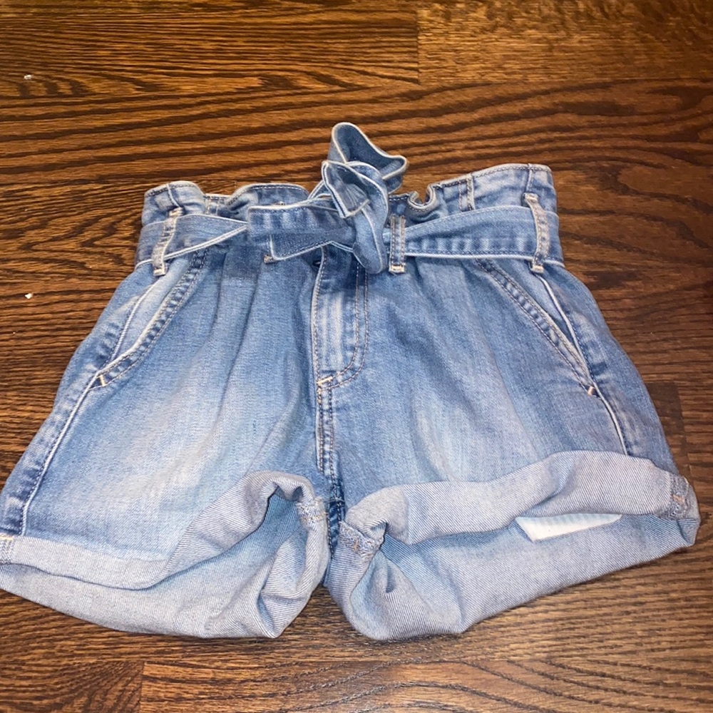 Cute jean shorts(midi shorts)-9/10-prize $28